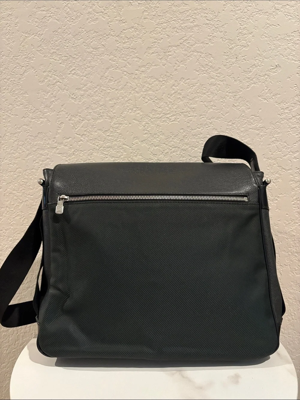 Louis Vuitton Viktor Taiga Leather/Nylon Dark Green LV Shoulder Bag